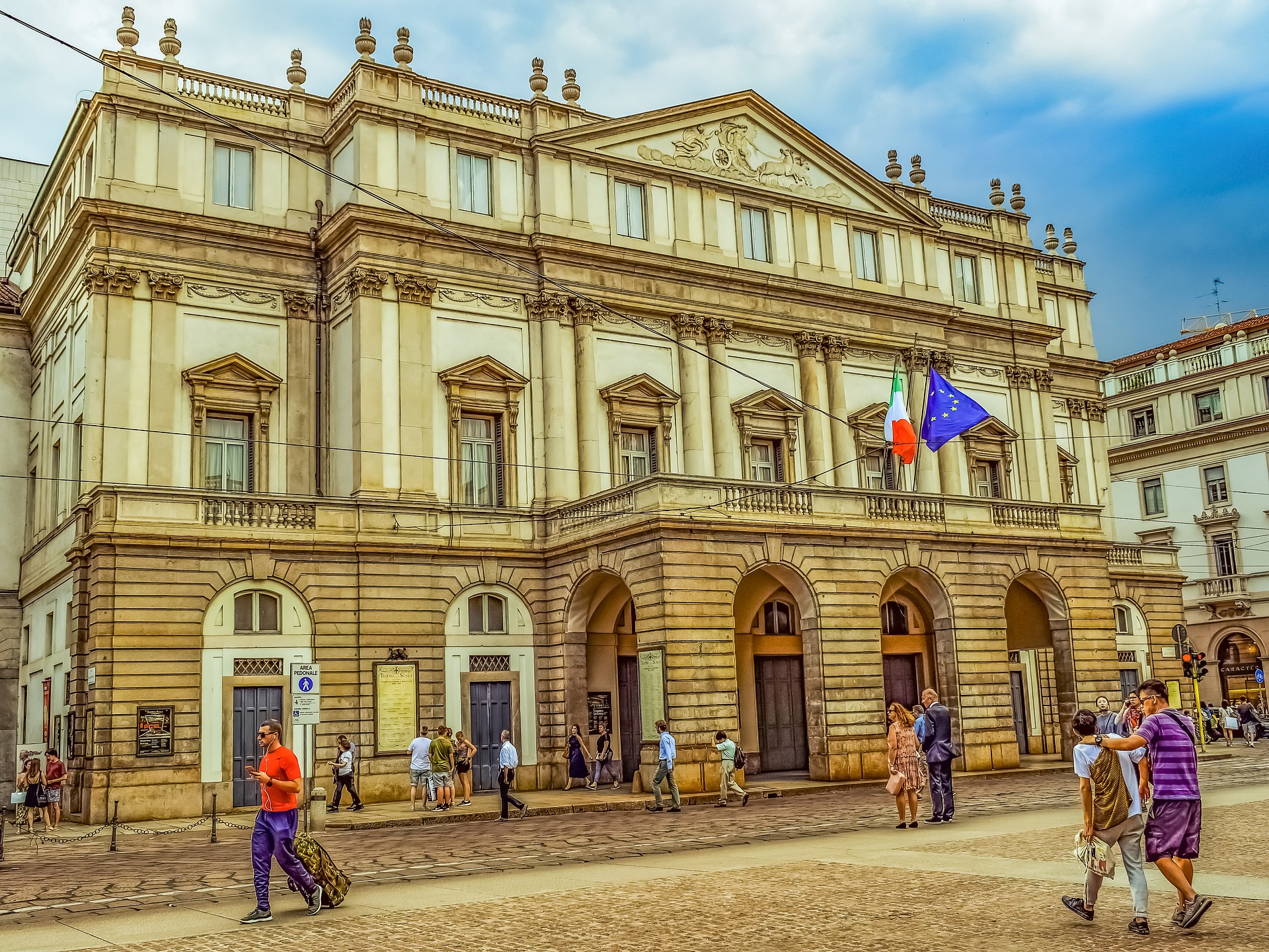 Il Teatro alla Scala di Milano, uno dei più famosi d'Italia.