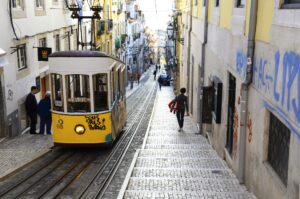 Lisbona, tram 28 Travelmundi