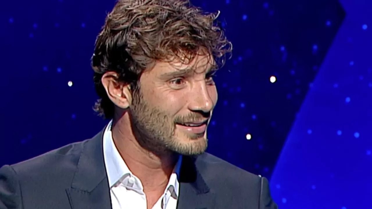 Stefano De Martino Travelmundi